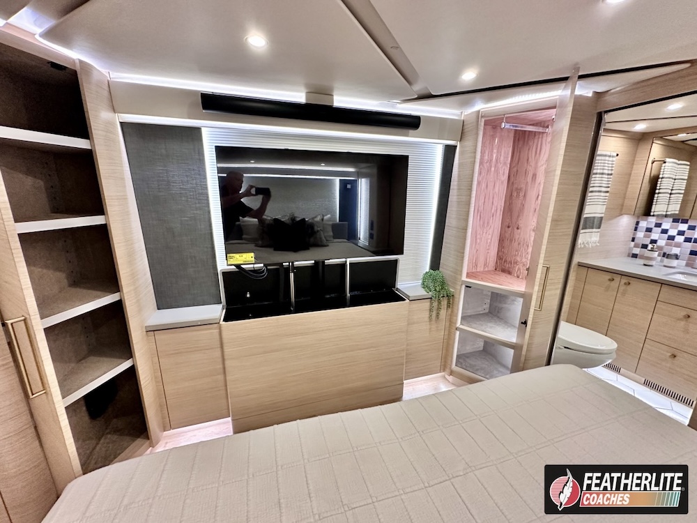 2026 Prevost Featherlite H3-45 For Sale